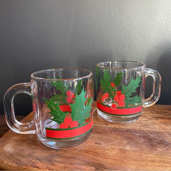 2 Vintage Christmas Mugs Red and Green Holly Berry - Picture 7 of 12